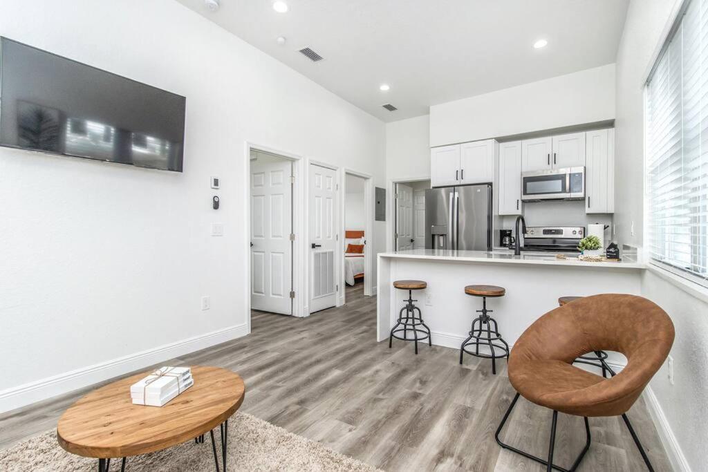 2Br Spacious House In Heart Of West แทมปา ภายนอก รูปภาพ